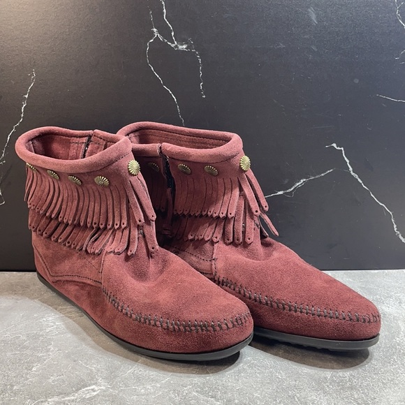 Minnetonka Shoes - Minnietonka Moccasin Shoe Maroon Size 8.5m